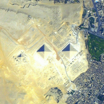 ثبت تصویر فوق‌العاده فضانوردارن ایستگاه فضایی از اهرام ثلاثه مصر از فاصله ۴۰۰کیلومتری سطح زمین