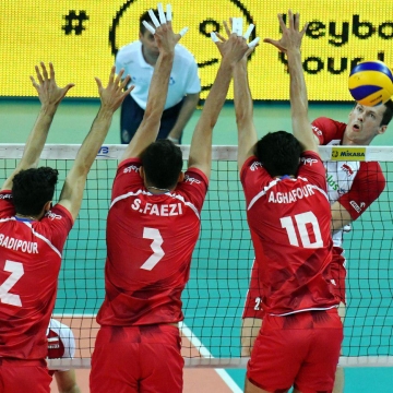 تیم ملی والیبال ایران از ساعت ۲۲:۵۵ به مصاف لهستان می رود