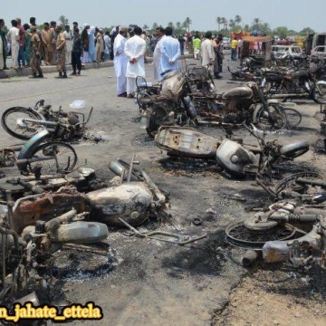 تعداد كشته هاي حادثه آتش سوزی تانکر سوخت در  ⁧پاکستان ⁩ به  ۱۴۰نفر رسيد.