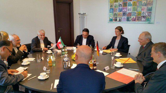 ظریف وزیر امور خارجه ایران و وزیر دارایی آلمان دیدار و گفت‌وگو کردند