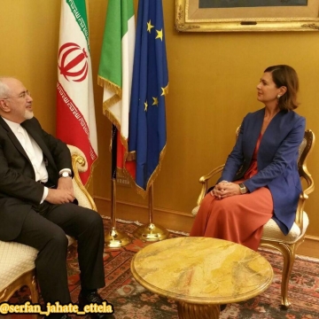 محمد جواد ظریف که در ایتالیا حضور دارد دقایقی پیش با بولدرینی رئیس مجلس نمایندگان ایتالیا دیدار و گفتگو کرد