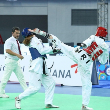 کیمیا علیزاده نخستین دختر ایرانی شد که به فینال رقابت های قهرمانی جهان راه پیدا کرده و بعد از برنز المپیک دوباره تاریخ ساز شد