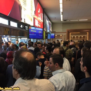 پرواز شماره ۱۰۳۵ هواپیمایی ماهان از تهران به مقصد مشهد، که باید ساعت ۱۳:۳۰  دقیقه پرواز می کرد با تاخیرهای مکرر هنوز زمین گیر است