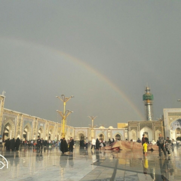 درخشش رنگین‌کمان در حرم امام رضا(ع) پس از بارش باران