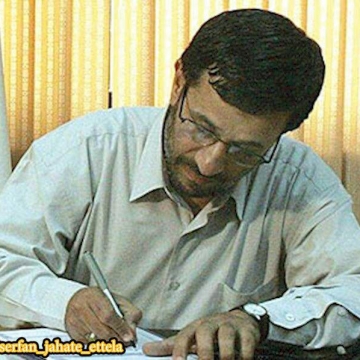 احمدی نژاد امروز مجددا نامه ای خطاب به ملت ایران منتشر و اظهارات چند روز پیش دادستان دیوان محاسبات را تکذیب کرد