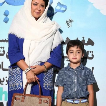 تصویر: پريچهر قنبرى همسر و اميرعلى حسينى پسر شهاب حسینی در جشن حافظ