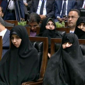 حضور همسر و دختر روحانی در مراسم تحلیف