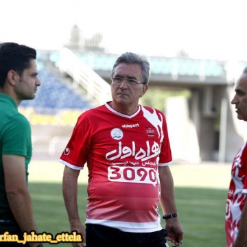 طبق اعلام برانکو کمال کامیابی نیا ستاره خط هافبک پرسپولیس بنابر دلایل انضباطی توسط برانکو از تیم کنار گذاشته شد