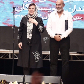 جمشيد هاشم پور و همسرش در جشن منتقدان و نويسندگان سينما