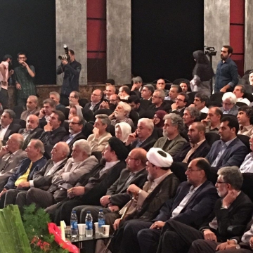 حضور سیدحسن خمینی،حدادعادل، سردار وحید، علی مطهری و جمعی از هنرمندان در مراسم تجلیل از خدمات فرهنگی و هنری قالیباف