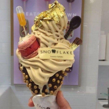 یک بستنی‌فروشی لوکس به نام “Snowflake Gelato” به تازگی بستنی گران‌قیمتی که از الماس و ورق طلا تولید شده است