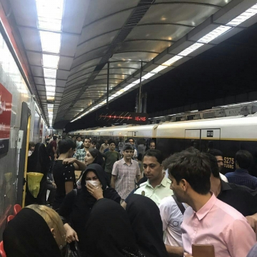 اطلاعیه شرکت بهره برداری مترو تهران در خصوص ورود عامدانه به حریم ریلی در ایستگاه دروازه دولت