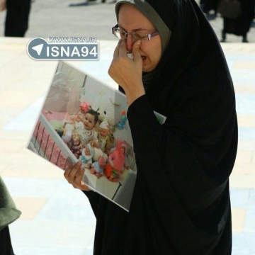 گریه‌های مادر بنیتا در صحن مصلی امام خمینی (ره)
