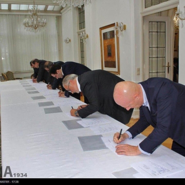 مراسم امضای قرارداد یک میلیارد یورویی بانک های ایران با «اوبر بانک» اتریش