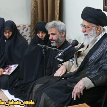 امروز؛ خانواده شهید محسن حججی در کنار رهبر انقلاب اسلامی.