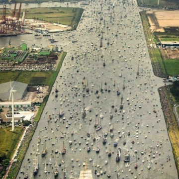 در آمستردام بیشتر با ترافیک دریایی درون شهری مواجه می شوید تا ترافیک خیابانی