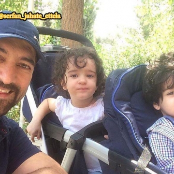 اینستاگرام گردی : مجيدصالحي و دو قلوهاش حنا و آروين