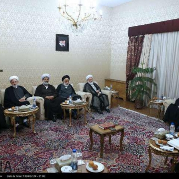 جامعه روحانیت درحالی به دیدار عضو خود برای تبریک پیروزی انتخابات رفته که سال۹۲ از ولایتی،۹۶از رئیسی حمایت کرد.