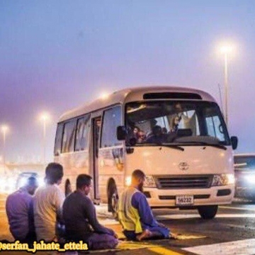 کسانیکه برای نماز خواندن کنار اتوبان خودرو خود را متوقف کنند ۵۰۰ درهم جریمه می‌شوند