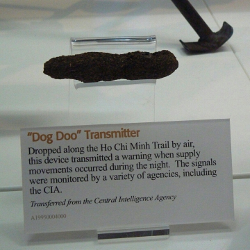 ابزار جاسوسی سیا به شکل مدفوع سگ!