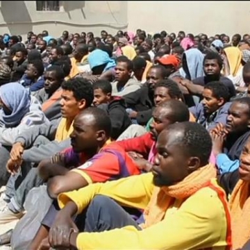 ویدیو: پناهجویان در بازار برده در لیبی فروخته می‌شوند