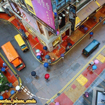 عکسی از یکی از خیابان های هنگ کنگ پس از بارش باران