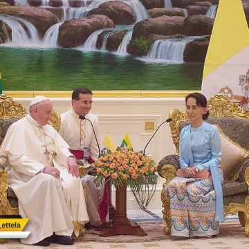 پاپ فرانسیسکو رهبر کاتولیک‌های جهان در ادامه سفرش به میانمار