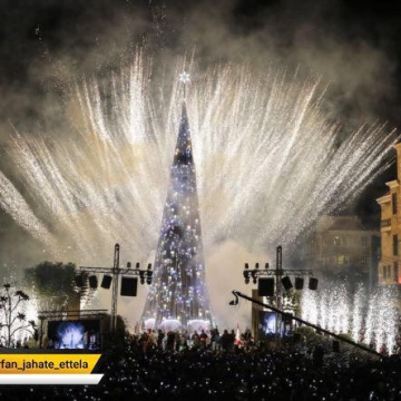 مراسم آتش بازی و چراغانی درخت کریستمس در شمال بیروت