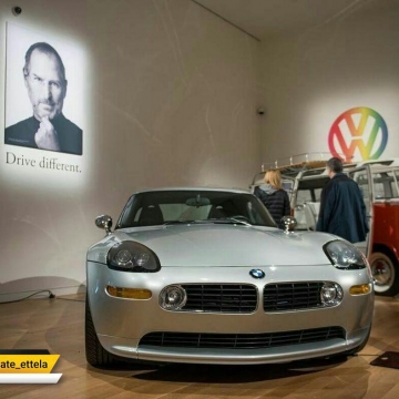 خودروی BMW Z8 استیو جابزبه قیمت ۳۲۹.۰۰۰ دلار به فروش رفت٬