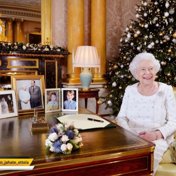 ملکه بریتانیا در حال ضبط پیام کریسمس