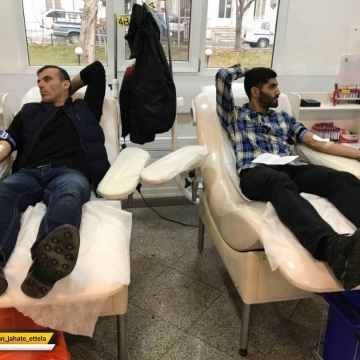 سید جلال حسینی و محمد انصاری اقدام به اهدای خون کردند