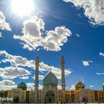 تصویری زیبا از مسجد مقدس جمکران در آسمان ابری