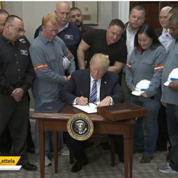 ترامپ فرمان افزایش تعرفه واردات آلومینیوم و فولاد به آمریکا را امضا کرد