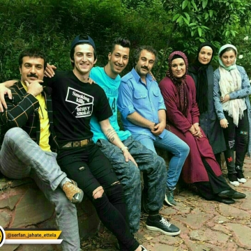 عکس یادگاری سردار آزمون با بازیگران سریال پایتخت