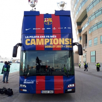 اتوبوس بارسلونا برای جشن قهرمانی آماده شد