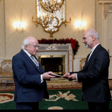 تقدیم استوارنامه «مسعود اسلامی» سفیر ایران به رئیس‌جمهوری ایرلند