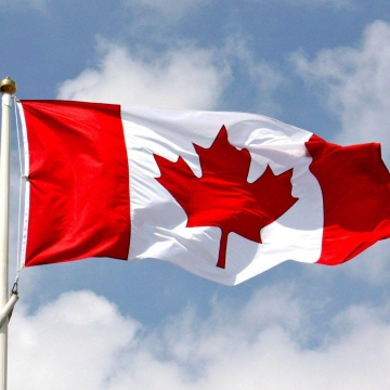 یک کودک کانادایی از زمانی که به دنیا می آیداز دولت کانادا ۶۰۰ دلار در ماه دریافت می کند.