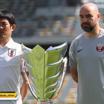 عکس یادگاری سرمربی قطر و ژاپن با کاپ قهرمانی جام ملت های آسیا