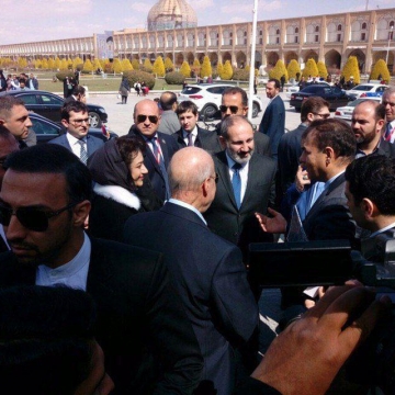 نخست وزیر ارمنستان در میدان نقش‌جهان اصفهان
