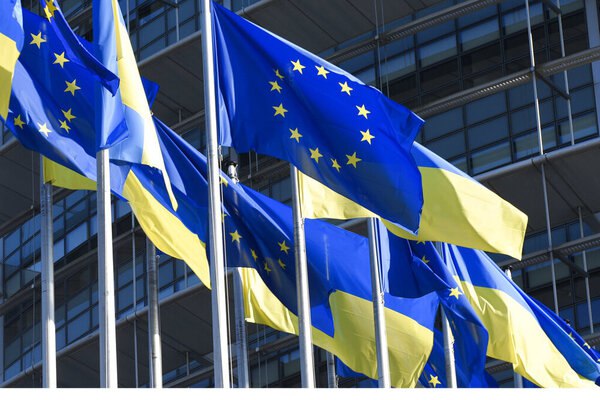 رئیس‌جمهور اوکراین از اتحادیه اروپا خواست هرگونه تجارت با روسیه را متوقف کند