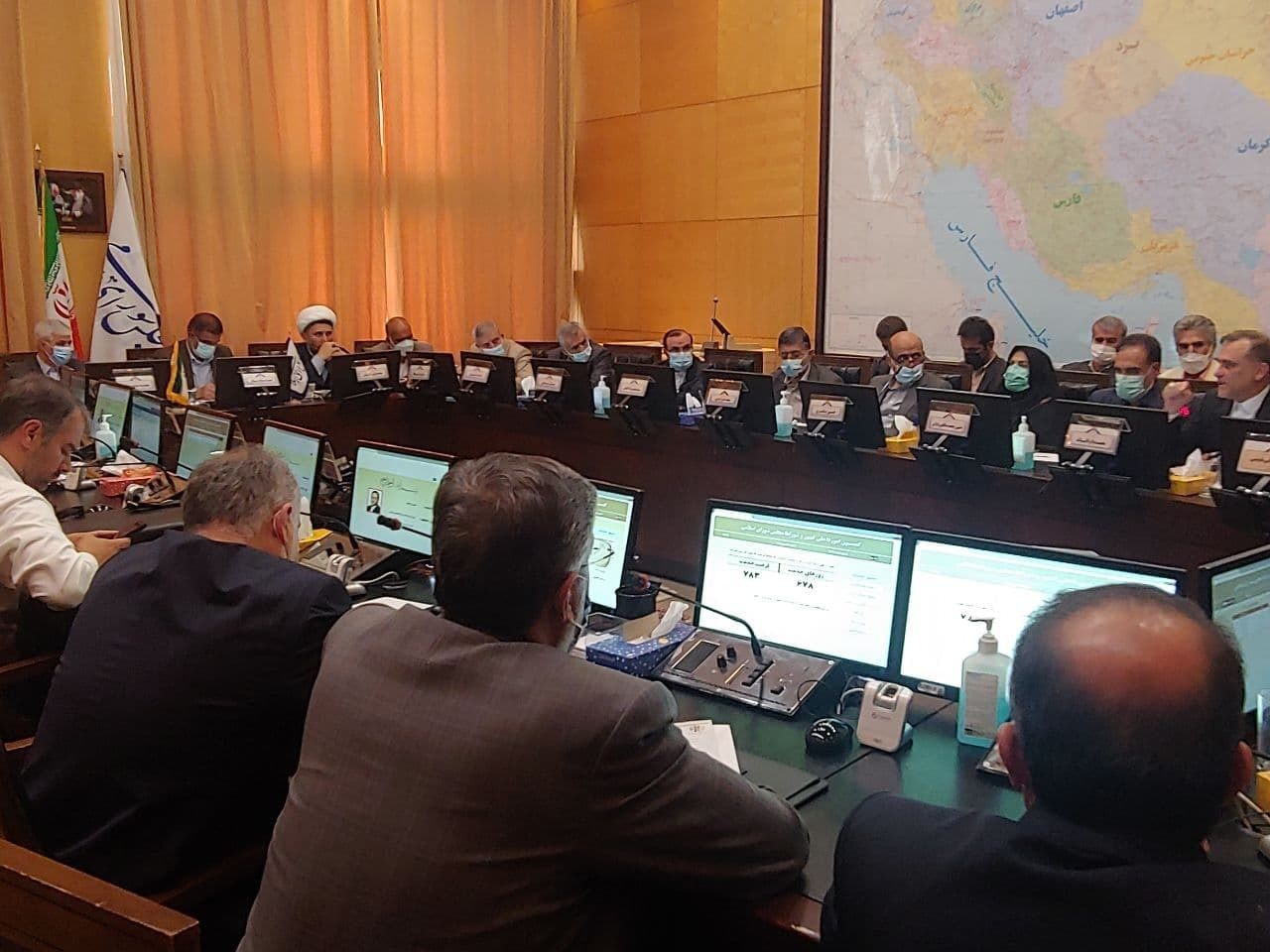 نشست بررسی اتفاقات ورزشگاه مشهد در مجلس