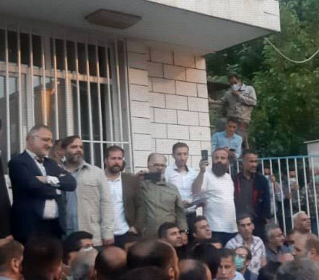 شهردار تهران در جمع رانندگان معترض حضور یافت
