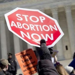 دادگاه عالی آمریکا حکم ۵۰ ساله حق قانونی سقط جنین را لغو کرد