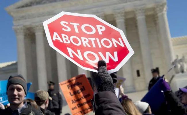 دادگاه عالی آمریکا حکم ۵۰ ساله حق قانونی سقط جنین را لغو کرد