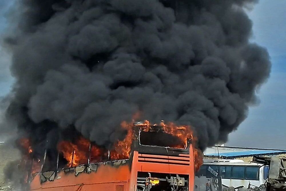 آتش‌سوزی اتوبوس حامل سربازان ارتش در فارس آسیب جانی نداشت