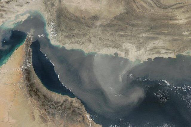 نفتکشی در دریای عمان هدف یک پهپاد قرار گرفت