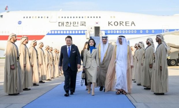 دیدار رئیس جمهور کره جنوبی با رئیس امارات در ابوظبی