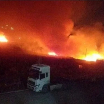 سه کامیون حامل مواد غذایی ایران در مرز سوریه هدف پهپاد قرار گرفت