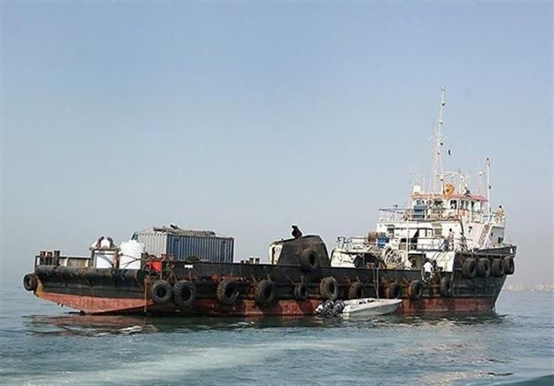 توقیف شناور حامل ۱۶۰ هزار لیتر سوخت قاچاق توسط نیروی دریایی سپاه در خلیج فارس
