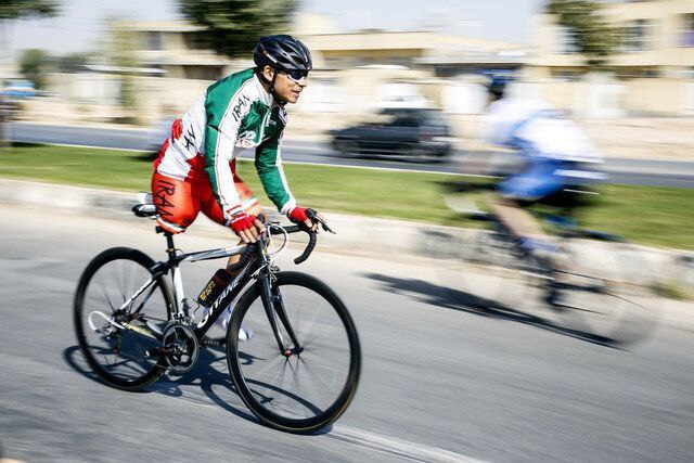 قهرمان آسیا: فدراسیون دوچرخه‌سواری به جای تجهیزات به ما انبار خالی نشان می‌دهد!